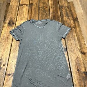 Buckle Black Men's Gray T-Shirt